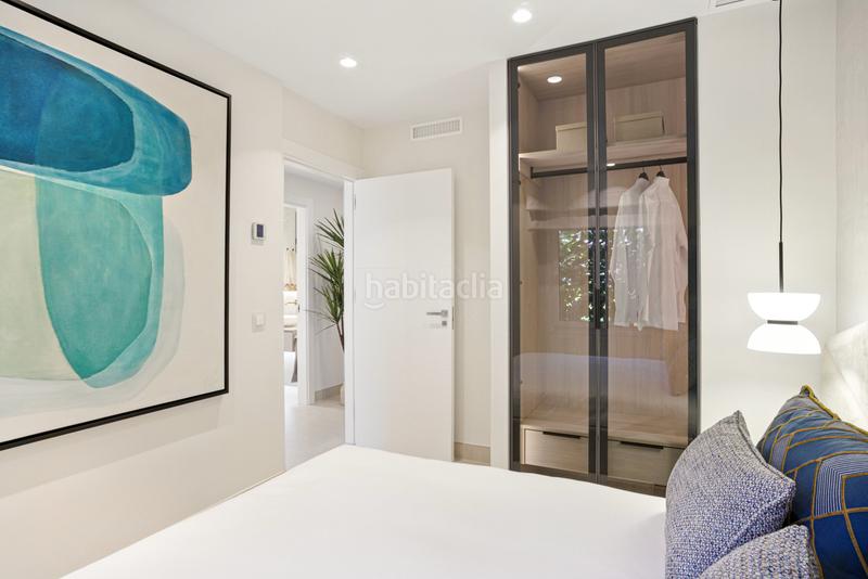 Foto eb7ee045-0a05-46df-a942-23eaed8eb725. Planta baja impecablemente renovado, orientada al sur frente a la playa, jardín apartamento situado en la exclusiva comunidad de menara beach en Estepona