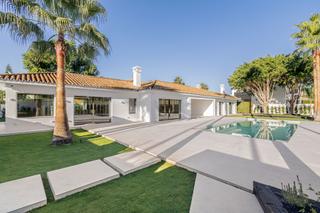 Casa a Guadalmina Alta. Villa en venta en guadalmina alta, san pedro de alcantara