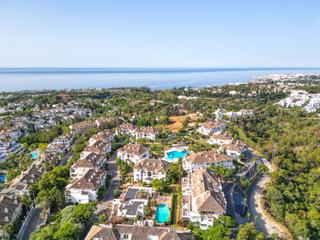 tic en Lomas de Marbella Club. Maravilloso tico dplex orientado al sureste en la exclusiva y