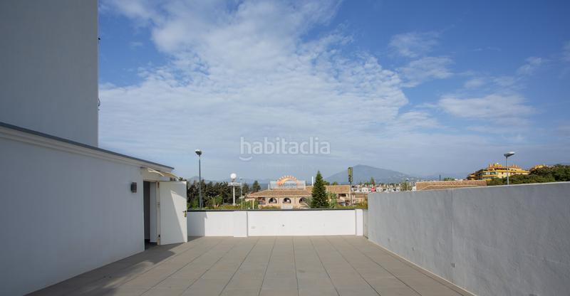 Foto d6573676-c2d6-44a5-b09e-e595953a3838. Edificio  comercial en el corazón de san pedro de alcántara en Marbella