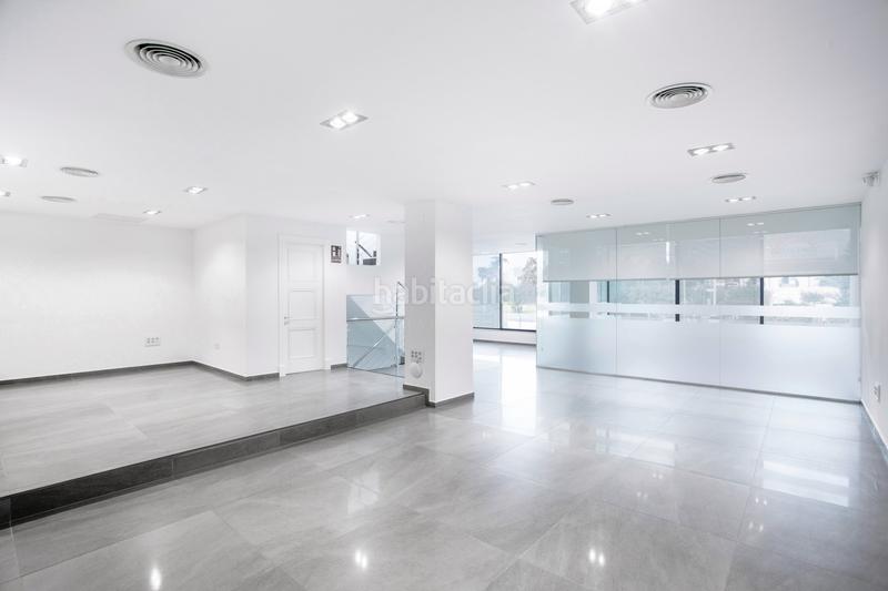 Foto f87cb82e-4c73-47fc-b5cf-00ebc2f36075. Edificio  comercial en el corazón de san pedro de alcántara en Marbella