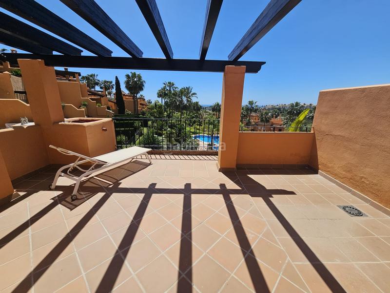 Foto 7006981d-27ab-4520-a7e6-93dcc4998655. Casa aparellada amb aparcament piscina a La Alquería Benahavís
