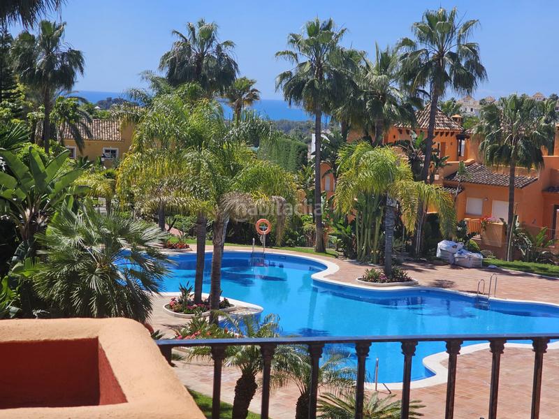 Foto bb7765a0-75ce-4b89-9c2c-d64cc0549d06. Casa aparellada amb aparcament piscina a La Alquería Benahavís