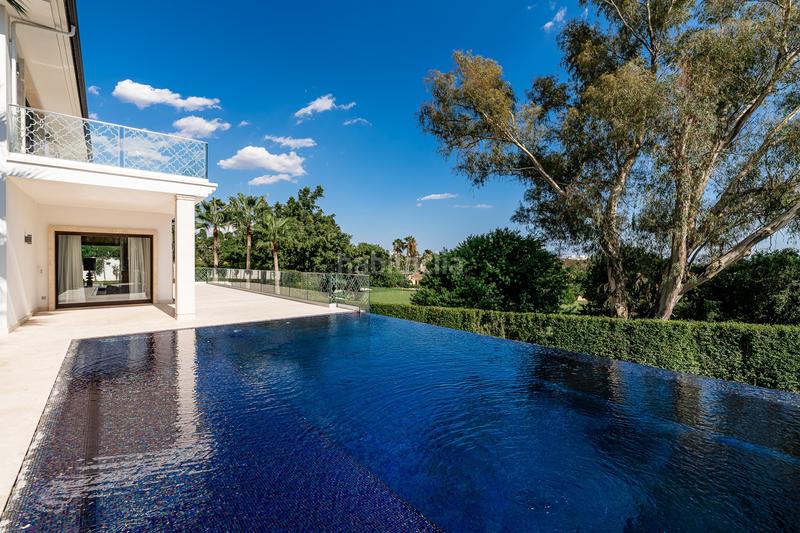 Foto d84d9a86-20af-41d9-bdba-6c32f8012c7e. Casa en Los Naranjos Marbella