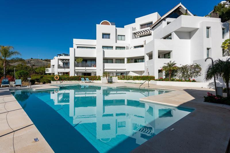 Foto 193beec8-b013-4d60-b3a8-dc38bfa44e7e. Location appartement avec parking piscine dans Los Flamingos Benahavís