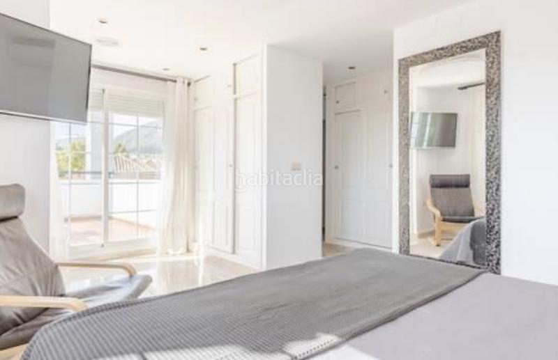 Foto e7b5cc2d-4dde-487e-a158-e1d1ffb548c0. Location attique avec parking piscine dans lomas de Marbella club Marbella