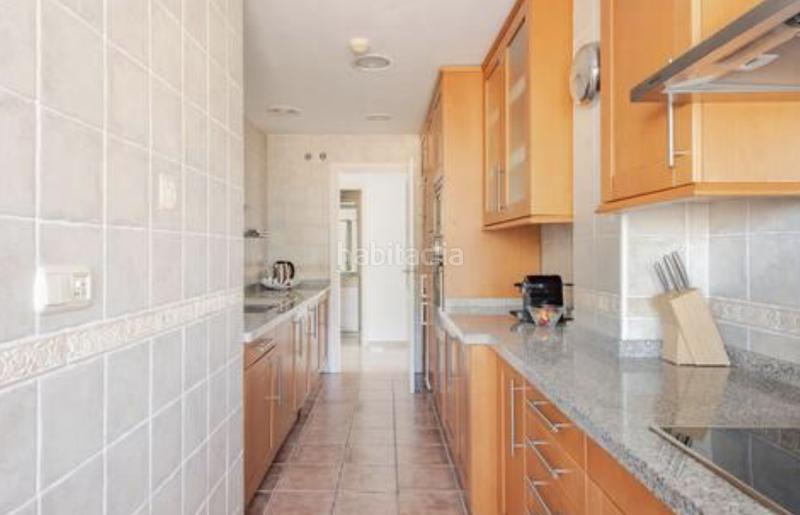 Foto fbcbf9de-321f-49af-a583-22683c79aea7. Location attique avec parking piscine dans lomas de Marbella club Marbella