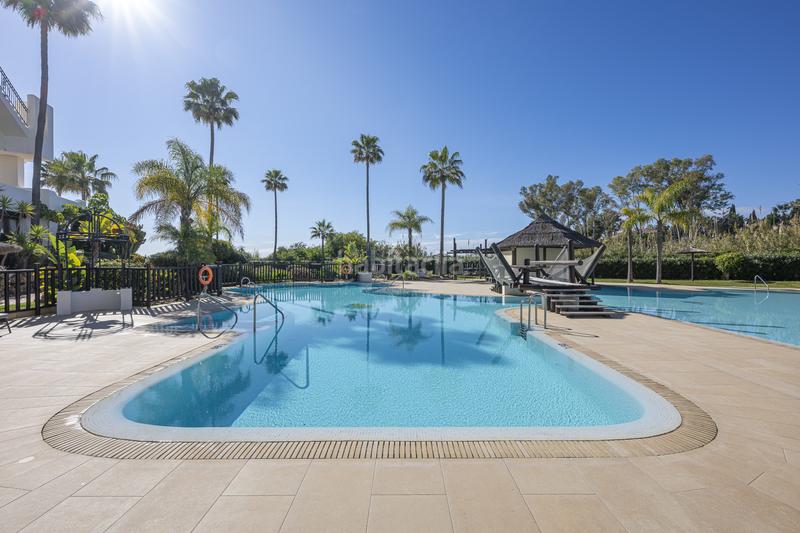 Foto 3f48113b-d7d2-4922-a796-7d446236c42f. Appartement mit parking pool in El Velerín Estepona