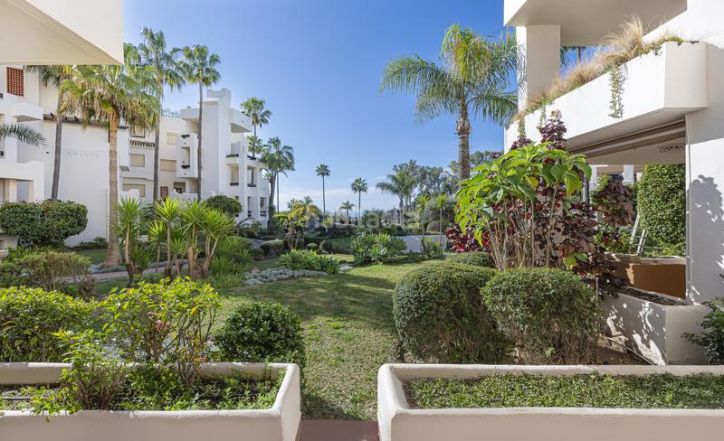 Foto b6cc82a2-4091-4788-afe6-4c42d745a085. Appartement mit parking pool in El Velerín Estepona