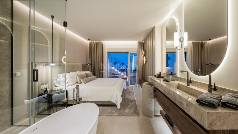 Foto 5d6ef5ad-aa86-4f89-b9b7-26b8f3952f5d. Ático hermoso, renovado, penthouse de tres dormitorios situado en prestigious beachfront community bahia del velerin, . en Estepona