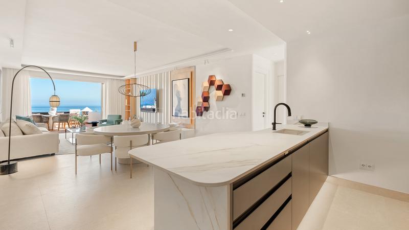 Foto a83eaa98-8640-4f56-8017-304f4068bea2. Ático hermoso, renovado, penthouse de tres dormitorios situado en prestigious beachfront community bahia del velerin, . en Estepona