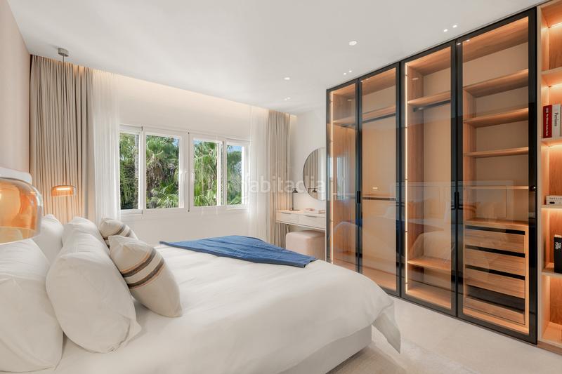 Foto b7f18779-61f1-43d6-a8e7-0825f0ce3a4d. Ático hermoso, renovado, penthouse de tres dormitorios situado en prestigious beachfront community bahia del velerin, . en Estepona