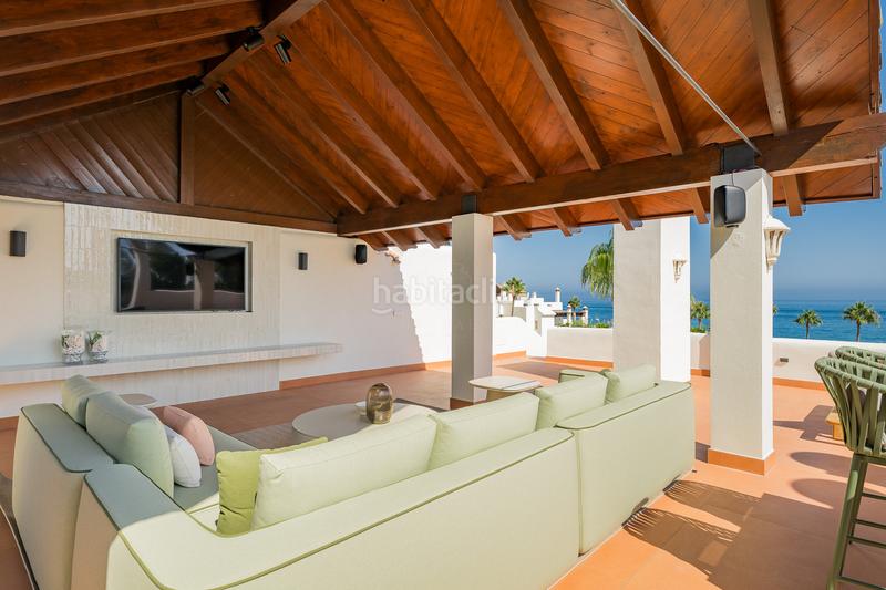 Foto b9845ed2-2e72-49c1-a237-1a33b99aded2. Ático hermoso, renovado, penthouse de tres dormitorios situado en prestigious beachfront community bahia del velerin, . en Estepona