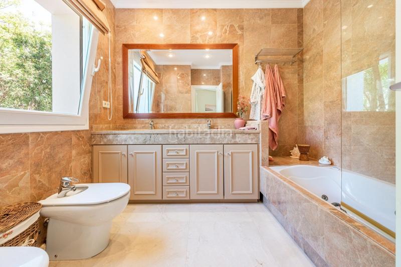 Foto 1c77621c-a688-44e9-93ea-15ecc93e2e5c. Casa con parcheggio piscina in Benahavís pueblo Benahavís