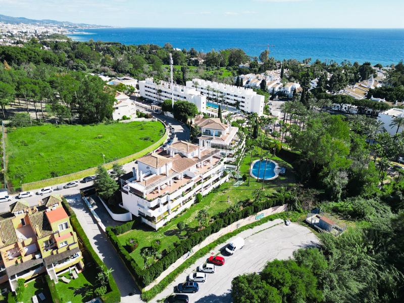 Foto 6a26acee-f91f-4fbd-aece-d4dc62000c98. Ground floor with parking pool in Puente Romano Marbella