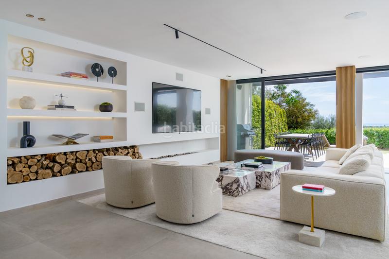 Foto 34469b22-e85e-49b3-8271-dff330d2cb6e. Casa adossada amb aparcament piscina a La Quinta Benahavís