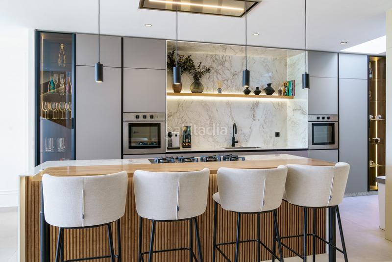 Foto 41c29fd0-425a-4551-9bb0-772df2e4a2a1. Casa adossada amb aparcament piscina a La Quinta Benahavís