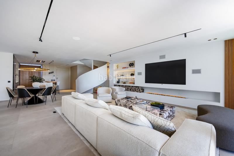 Foto 74332619-f222-4183-95aa-1dabdd19607e. Casa adossada amb aparcament piscina a La Quinta Benahavís