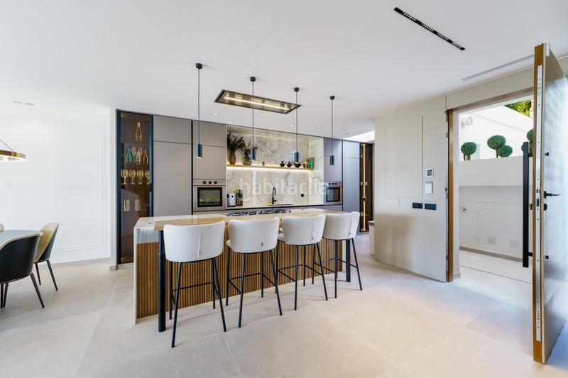 Foto 9aa02e76-e9cc-4329-973d-a2dce41d527c. Casa adossada amb aparcament piscina a La Quinta Benahavís