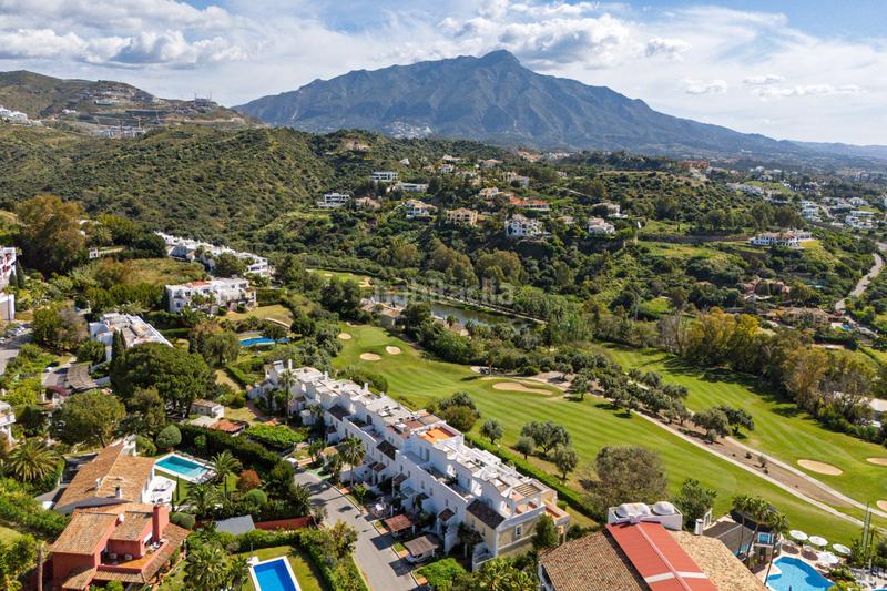 Foto b99090d5-0b67-410c-88dd-d8237b0f8020. Casa adossada amb aparcament piscina a La Quinta Benahavís