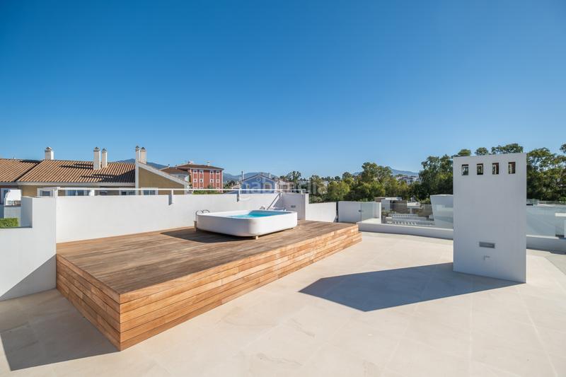 Foto 5a0b8ccf-5083-4ae6-b597-c2a5050eb87e. Casa amb aparcament piscina a Paraiso - Barronal Estepona