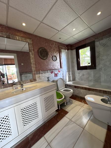 Foto 90af8a2d-5893-48e5-983b-f0184c28a084. Piccolo appartamento con parcheggio piscina in Puente Romano Marbella