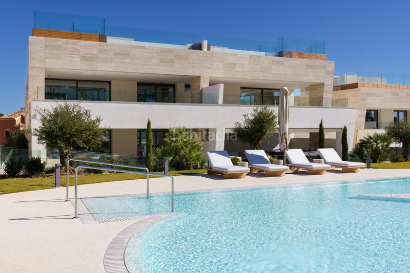 Foto 1e68fa8c-2996-4ddc-9b7d-9d97be1bf479. Ground floor with parking pool in Puente Romano Marbella