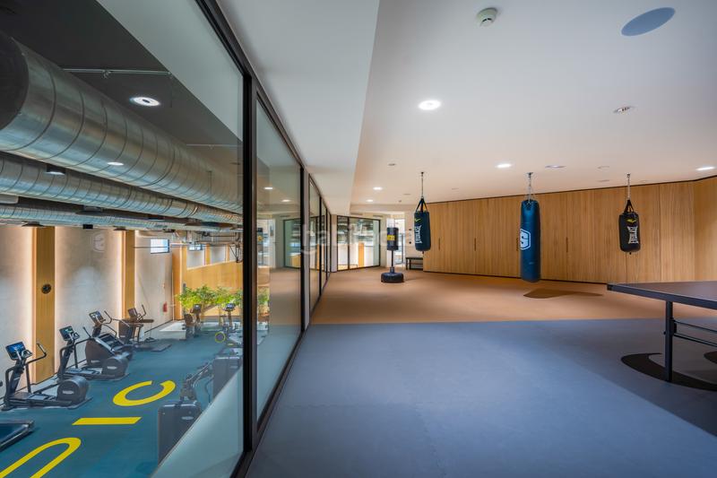 Foto e9c7a26a-a12b-4118-a998-5596118628fe. Ground floor with parking pool in Puente Romano Marbella