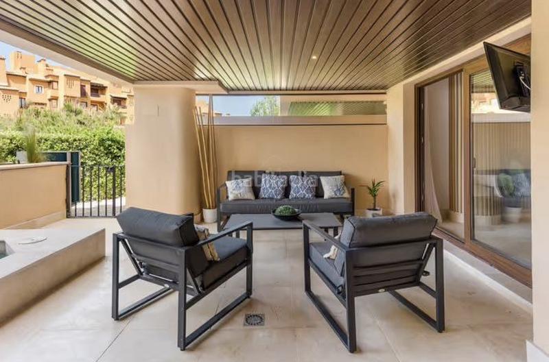 Foto 33ba248c-dc54-4e0f-9f46-dfd053379826. Alquiler apartamento alquiler de larga temporada en Estepona