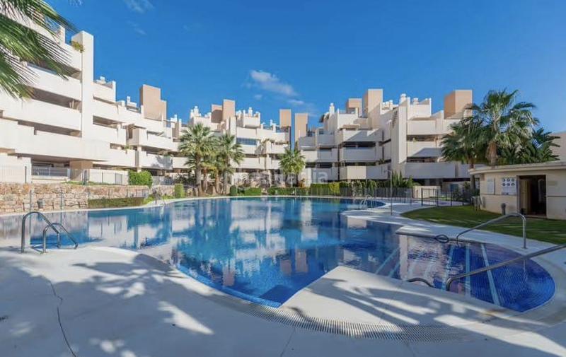 Foto 2db0f689-fea3-4a21-b726-ed6085fe0e93. Rent apartment with heating parking pool in Zona de Punta Plata Estepona
