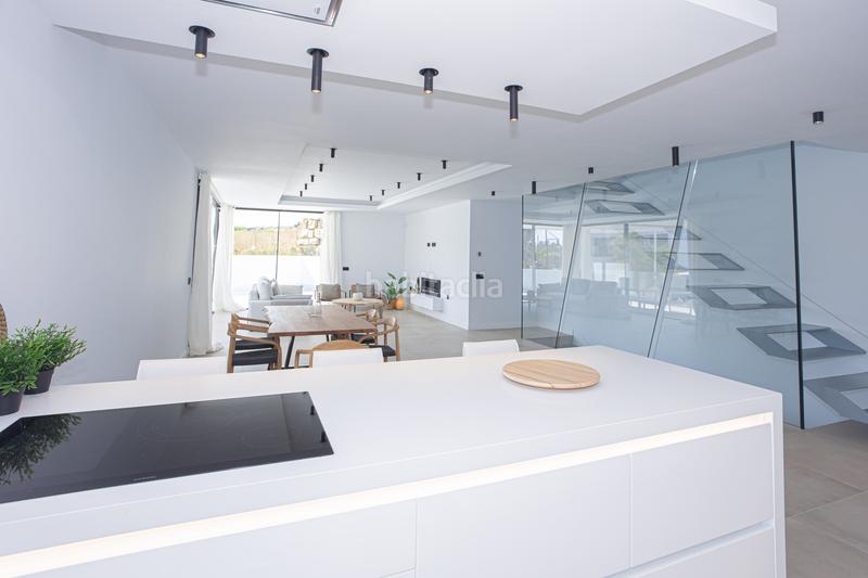 Foto 0294b45b-67ad-4686-9957-2c15fc13ce28. Rent house with heating parking pool in Nueva Atalaya Estepona