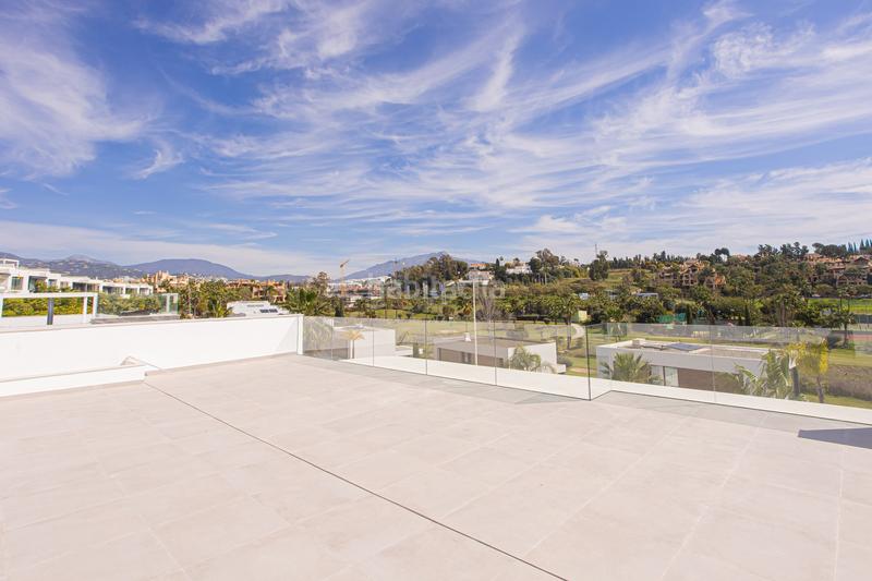 Foto 95610425-6fd8-4726-8b89-c9b243368b8a. Rent house with heating parking pool in Nueva Atalaya Estepona