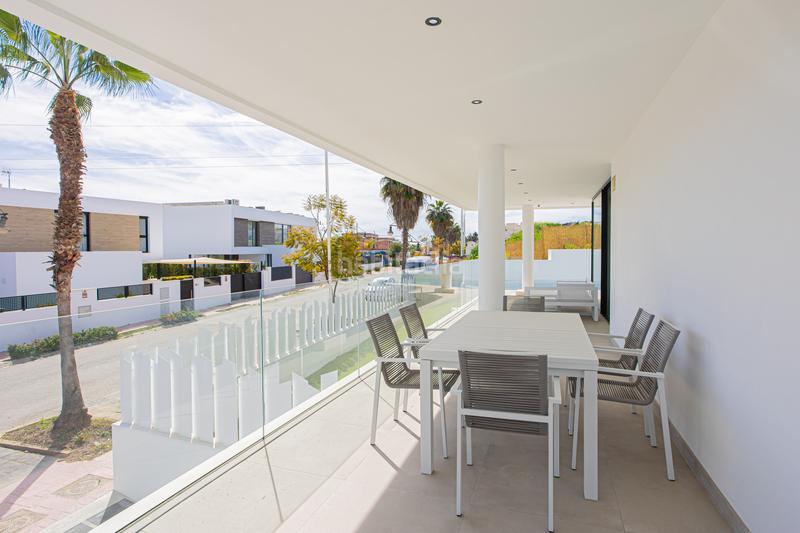 Foto f8f11d30-46db-4d8f-a962-8c60cbd73580. Rent house with heating parking pool in Nueva Atalaya Estepona