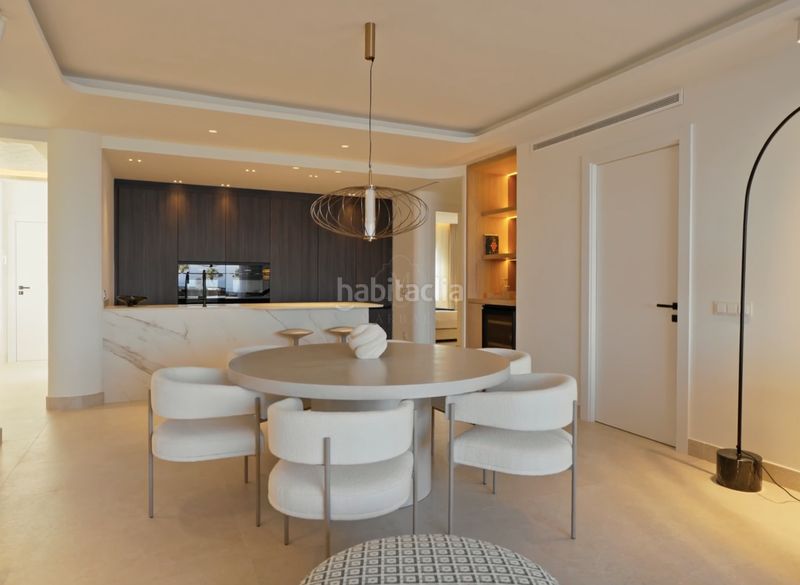 Foto 1f46b5bd-644b-440b-8d6d-6475e36437a0. Àtic amb aparcament piscina a El Velerín Estepona