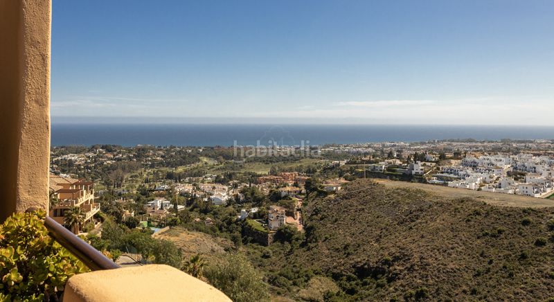 Foto 0499fc1e-f999-4ba2-8ff5-c2b4d46b11bb. Lloguer àtic amb calefacció aparcament piscina a Benahavís