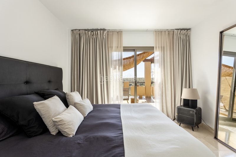 Foto 0903c05d-a114-4fd4-a45a-92542751409b. Lloguer àtic amb calefacció aparcament piscina a Benahavís