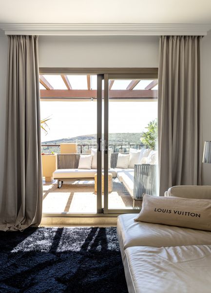 Foto 2fed89c5-9c44-4127-a7c2-f77dc2612524. Lloguer àtic amb calefacció aparcament piscina a Benahavís