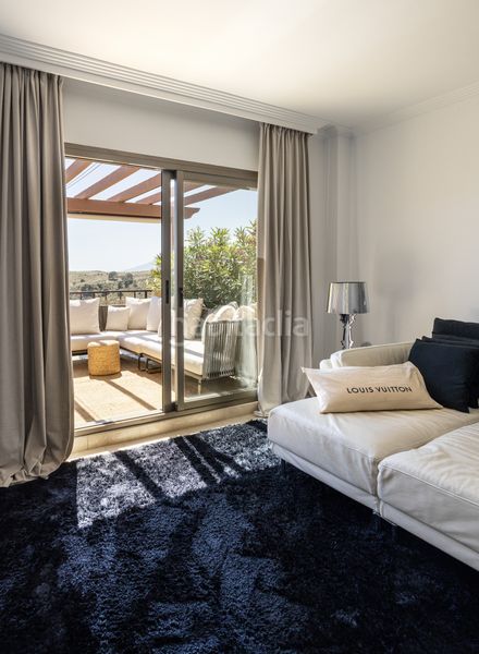 Foto 3c089cb1-d20f-4e2c-9ead-375d6f3deb9a. Lloguer àtic amb calefacció aparcament piscina a Benahavís