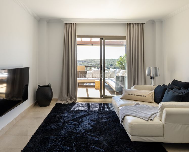 Foto 5aae9ce7-b4ae-4942-92ec-fec31ee1ef40. Lloguer àtic amb calefacció aparcament piscina a Benahavís