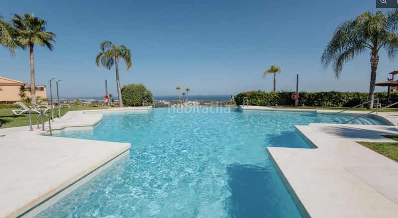 Foto 6e702986-8a51-4fb4-a79f-945dd4868c51. Lloguer àtic amb calefacció aparcament piscina a Benahavís