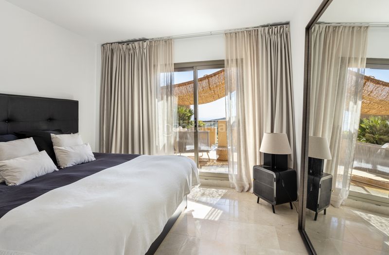 Foto 9c31d44c-1899-426c-a6f8-5e15ef051866. Lloguer àtic amb calefacció aparcament piscina a Benahavís