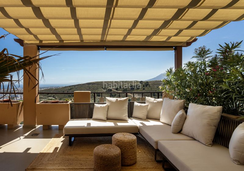 Foto f1e9b69f-eb86-4bb2-988c-ef985bd07050. Lloguer àtic amb calefacció aparcament piscina a Benahavís