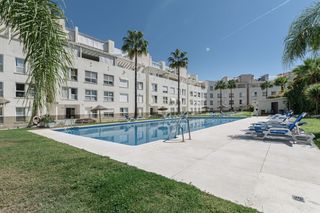 Miete Appartement in Las Brisas. Apartamento de lujo con vistas panorámicas en la corniche, nueva