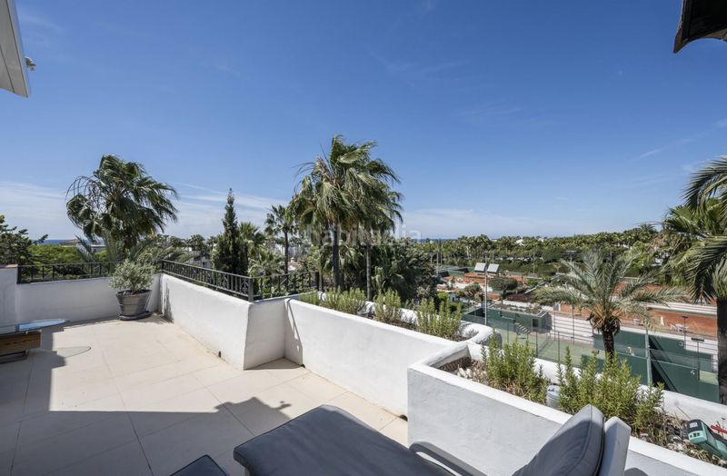 Foto 69d5490d-0e2e-4943-bdf0-887a1400bbba. Lloguer àtic amb aparcament piscina a Puente Romano Marbella
