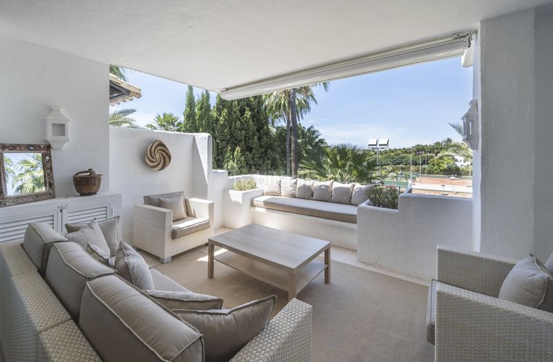 Foto e3375ec0-4522-4490-9809-7fd687f55a80. Lloguer àtic amb aparcament piscina a Puente Romano Marbella