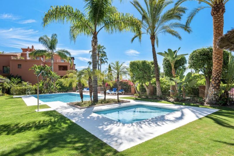 Foto a01f2533-d3cd-4c4d-8d6b-8e269d5f16f9. Planta baixa amb calefacció aparcament piscina a Benahavís