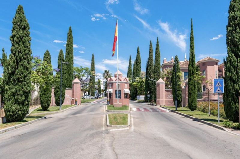 Foto be35b5e5-9ebe-4e0a-aaab-5aa59ebf5c4e. Planta baixa amb calefacció aparcament piscina a Benahavís