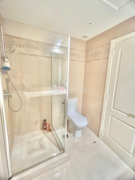 Foto d16b8e2d-f8cb-4a92-bd34-3e850a2c948c. Apartament amb aparcament piscina a La Quinta Benahavís