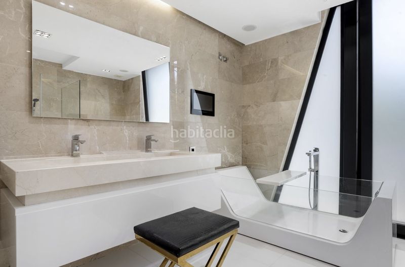 Foto 5779d916-d3cd-43ed-8355-8572aa868c84. Casa amb aparcament piscina a Los Naranjos Marbella