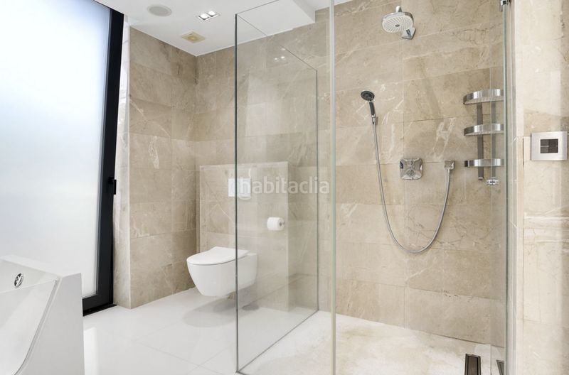 Foto ae24ce6f-d27a-497f-aabd-5f05a0887290. Casa amb aparcament piscina a Los Naranjos Marbella